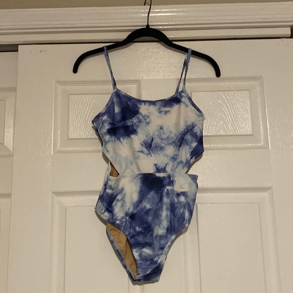 Never worn,old navy bathing suit.